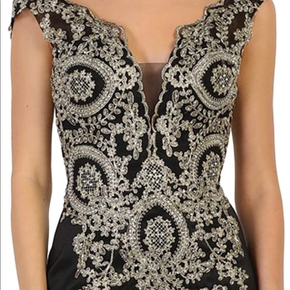 Black and gold embellished wide V- neck gown - Picture 2 of 16